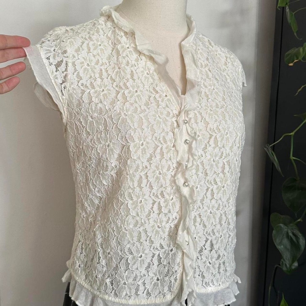 Banana Republic White Floral Lace Blouse Petite Large Ruffle Pearl Button Top